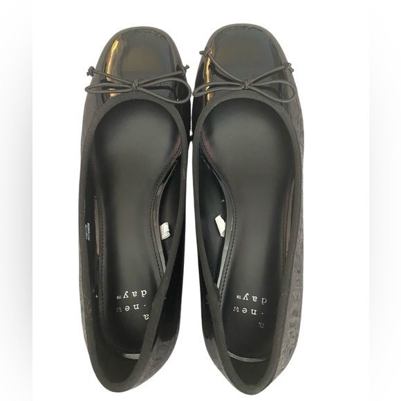 A NEW DAY PATENT LEATHER HEELED BALLET FLATS SIZE 6 - Picture 1 of 7